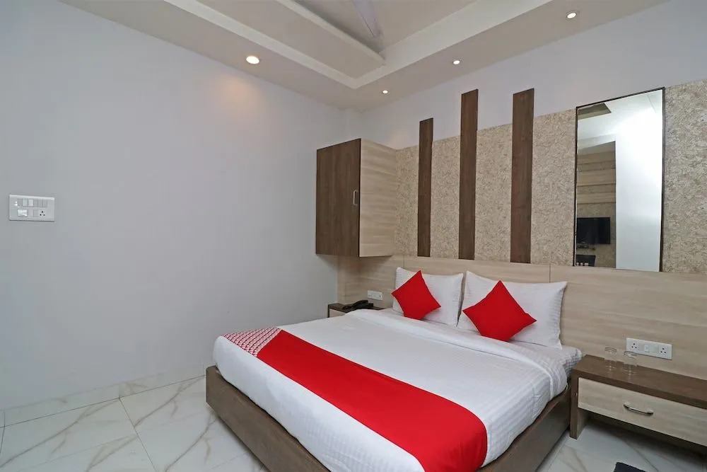 Oyo Flagship 29055 Megha Inn Charbagh
