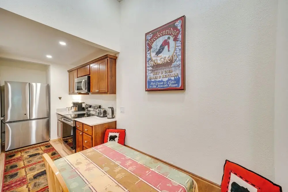 Near Hiking: Renovated Breck Condo w/ Tennis Court