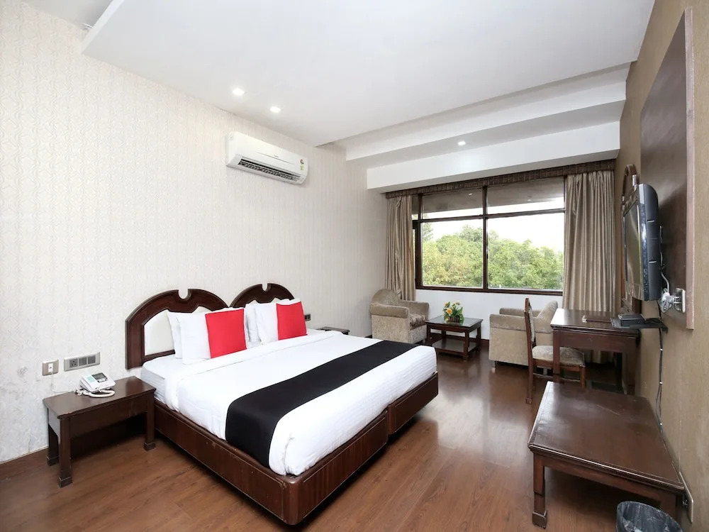 Capital O 5440 Hotel Le Monarque