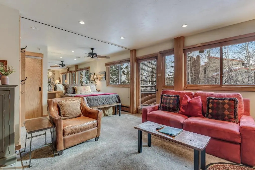 Laurelwood Condominiums Studio Premier Unit 305
