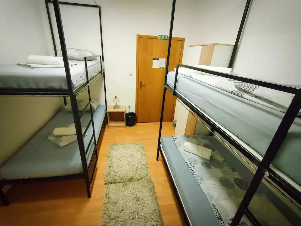 FG 1861 Hostel