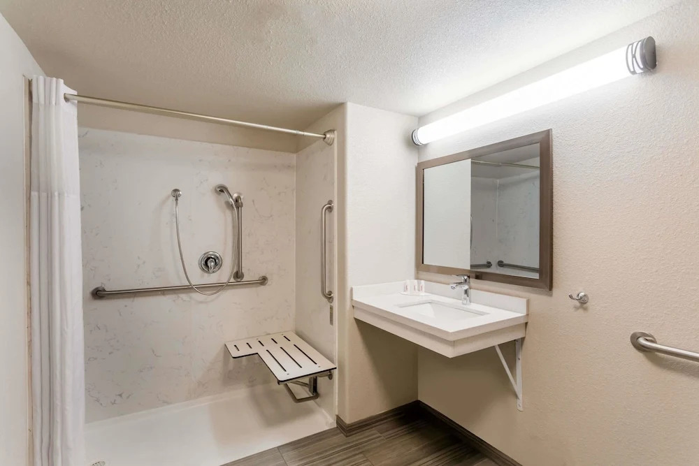 Days Inn by Wyndham Yosemite Area