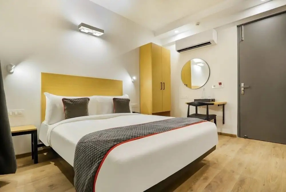 BK Studio And Rooms Near Huda City Centre