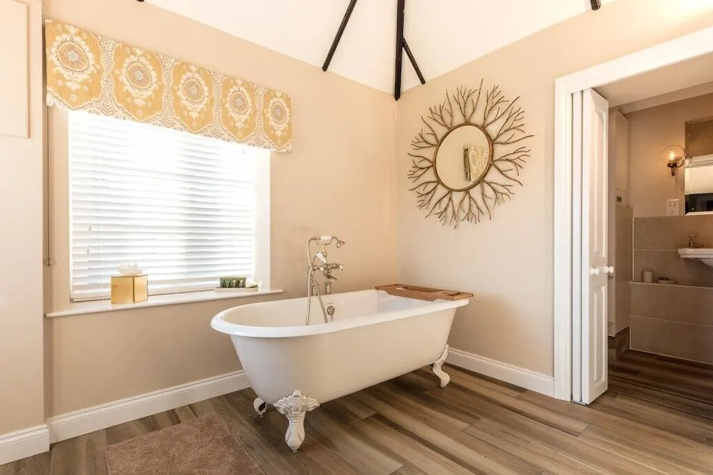 Cowdray Lodge B&B rooms
