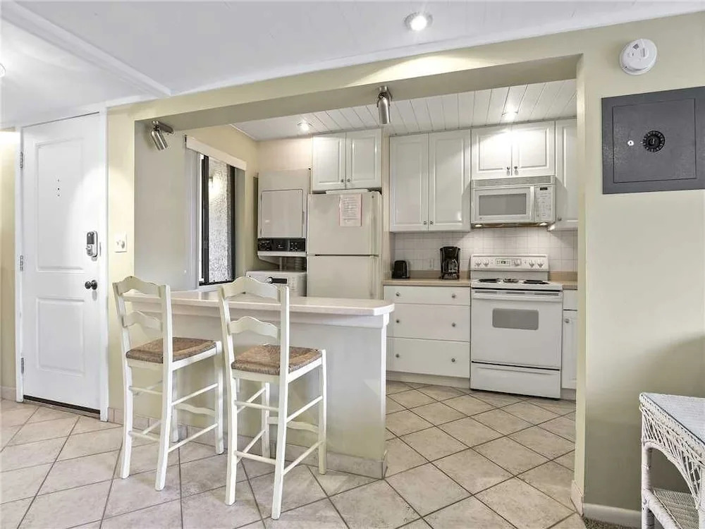 Island Club 151 - One Bedroom Condo