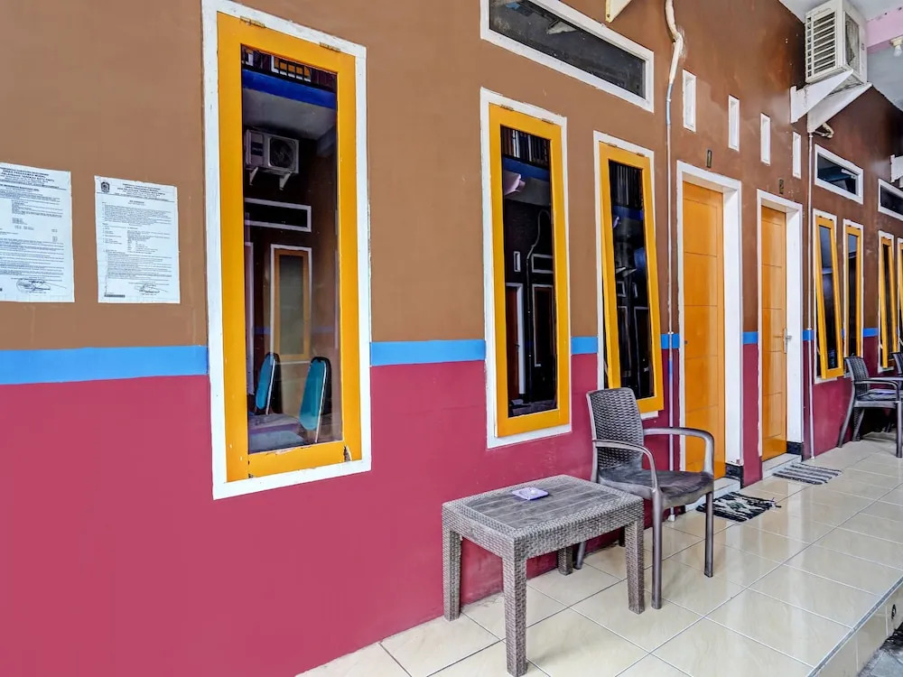 Hotel O Griya Sandi Residence Family NearPantai Boom