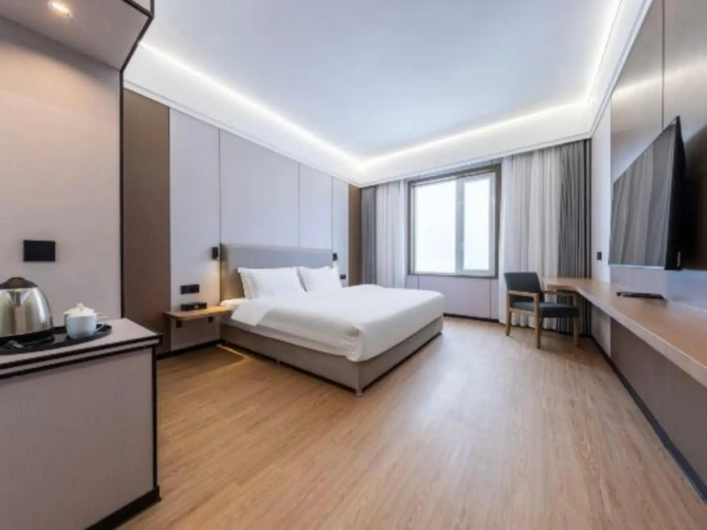 Xiling Snow Mountain Maple Leaf Hotel