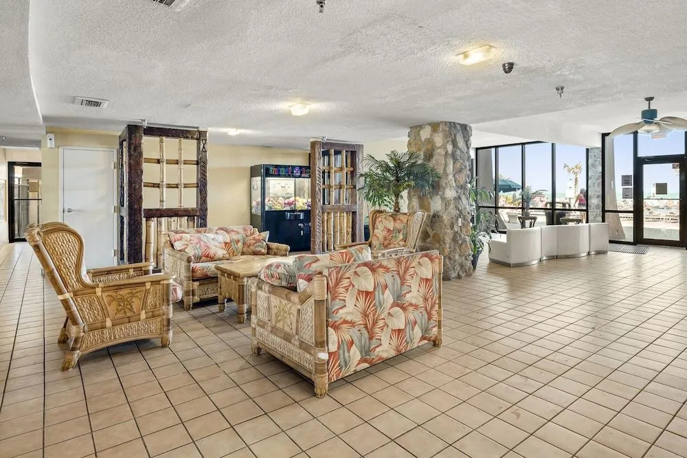 Hawaiian Inn 238 by Distinctive Beach Rentals
