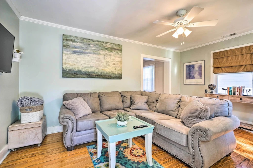 Cozy North Charleston Getaway w/ Fire Pit!