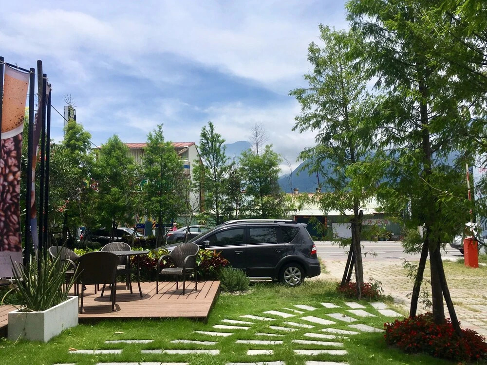11 Cafe & Lodging