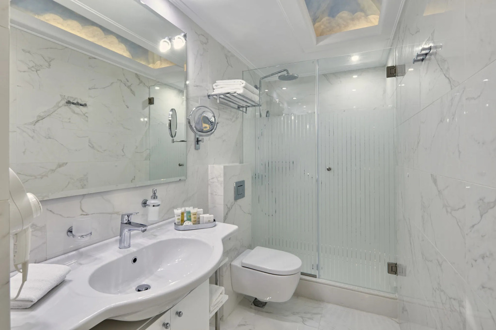 Ava Hotel and Suites