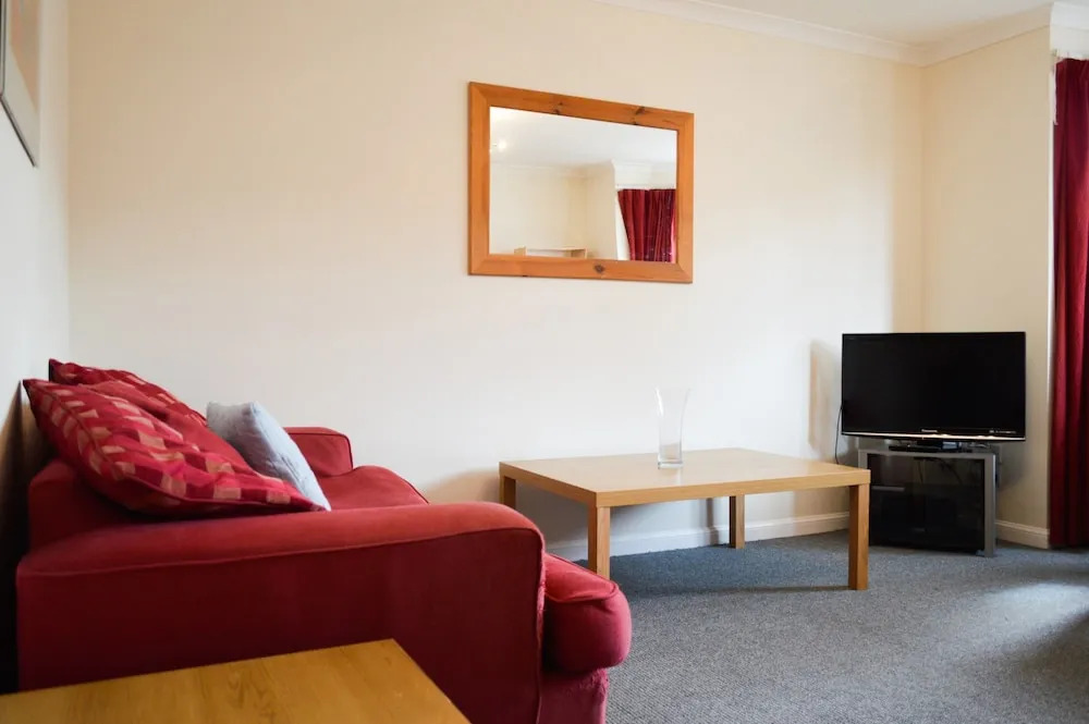 Attractive 3 Bedroom Flat in Central Haymarket