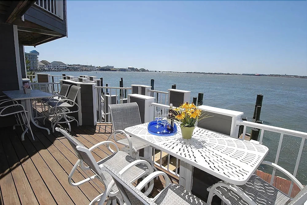Harbour Island 69J by RedAwning