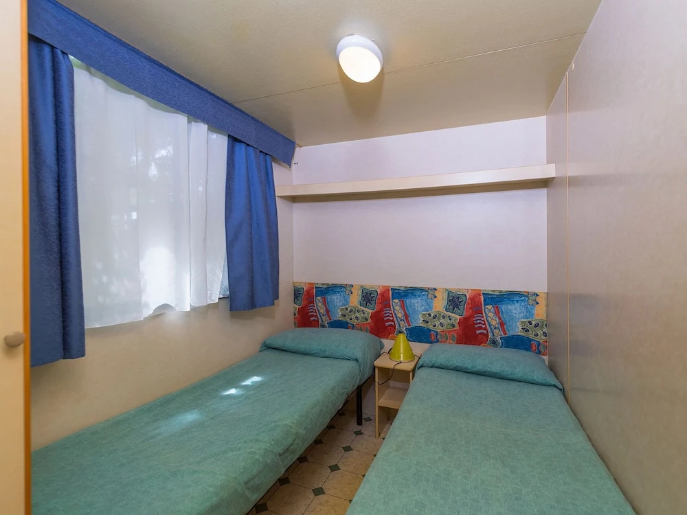 Pretty Mobile Home in Lido di Spina with Gym, Pool, Garden
