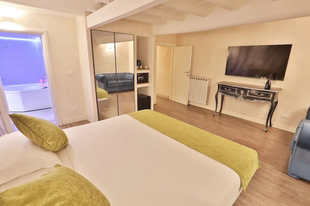 Grottini Luxury Suites ~ Pantheon