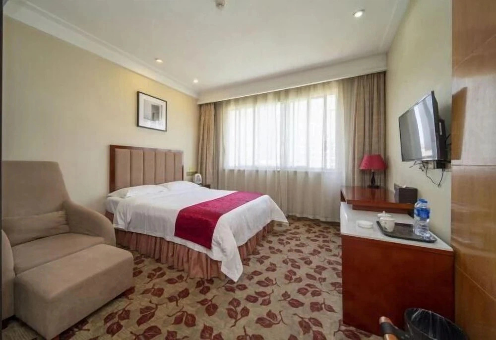 Yiyang City 100 Hotel