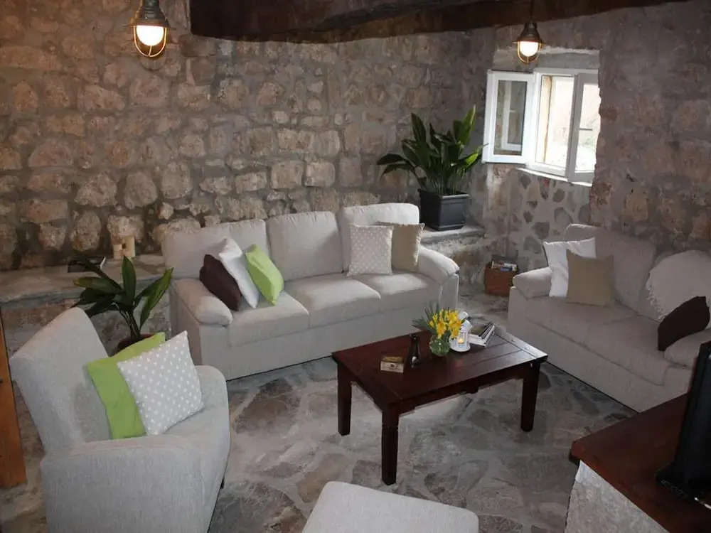 Stone Holiday Home in Brotnice Dalmatia with Outdoor Hot Tub