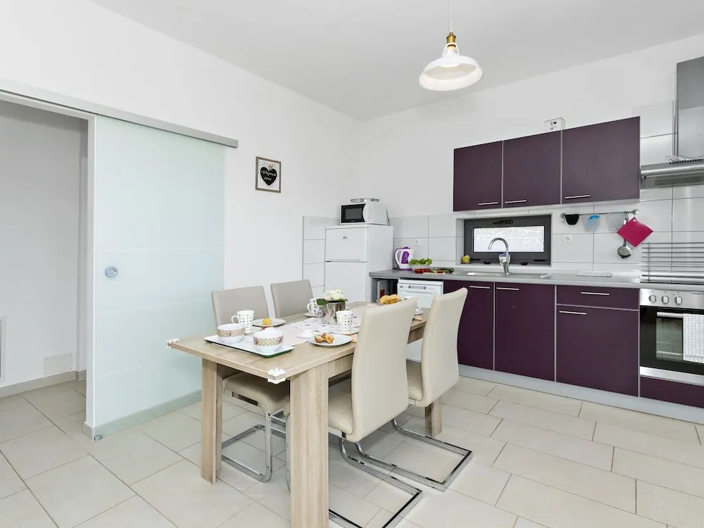 Modern Apartment in Newly Built House with Pool And Seview, 150m From the Beach