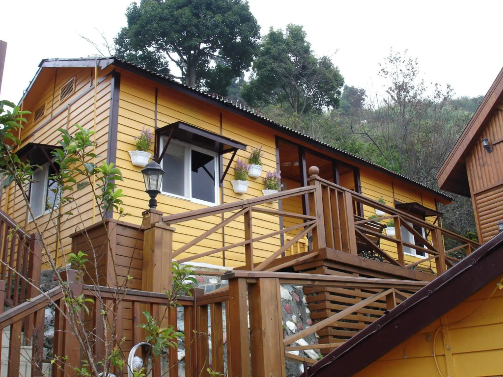 Emmanuel Farm House