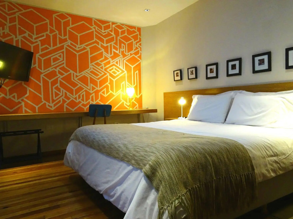 Sacha Mistol Art Hotel