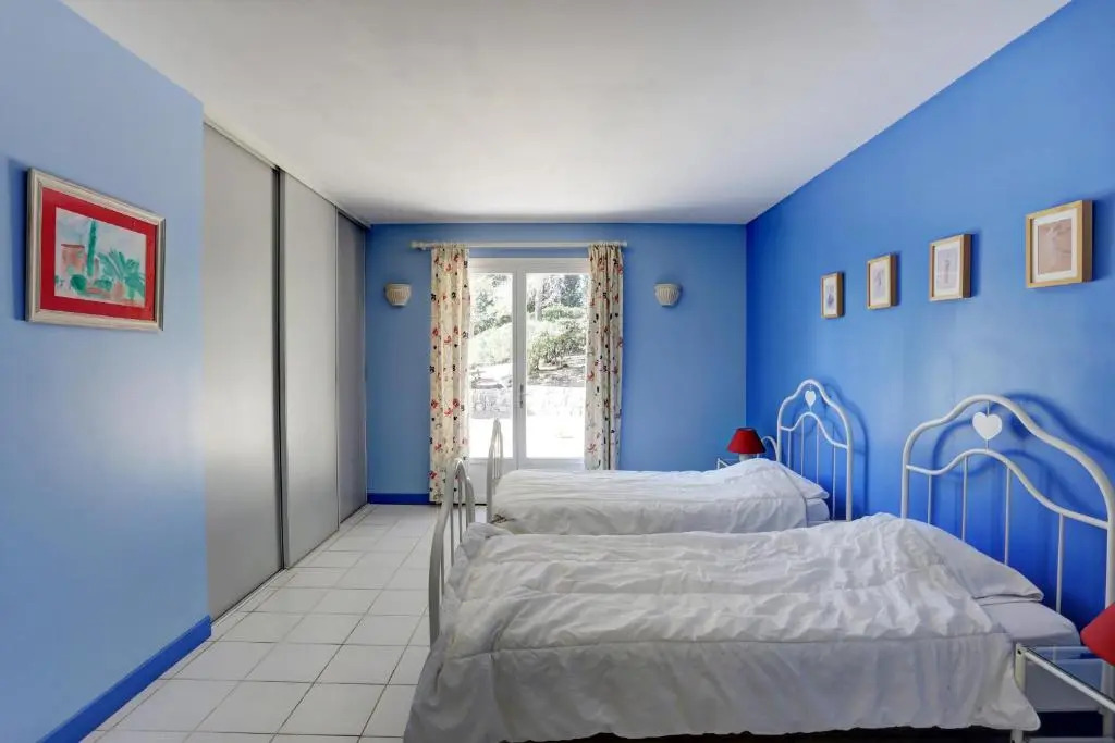 villa 8 pers, climatisée, piscine chauffée, un havre de paix sous les pins parasols