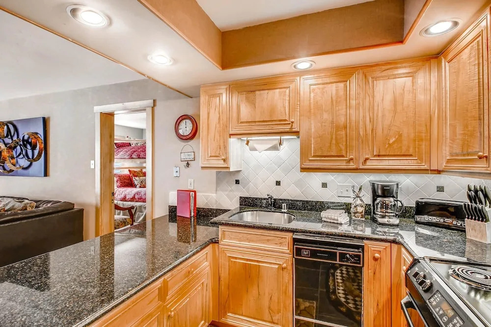 Westwind 208l 1BD 1BA Gold Condo