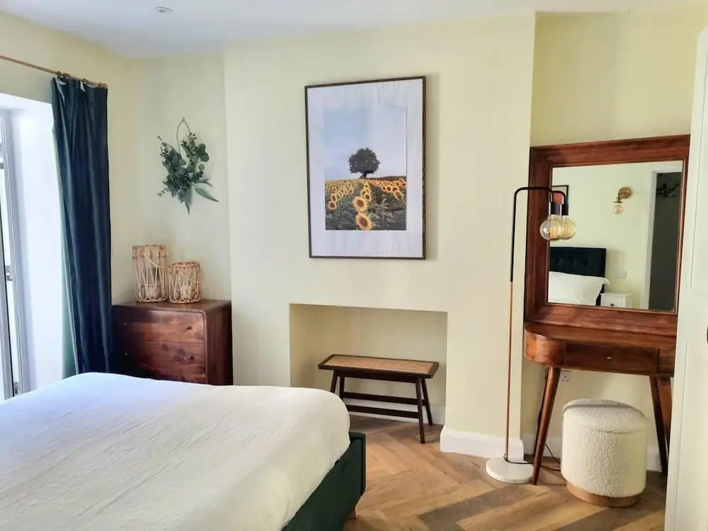 Spacious & Renovated 1-bed Garden Flat in London