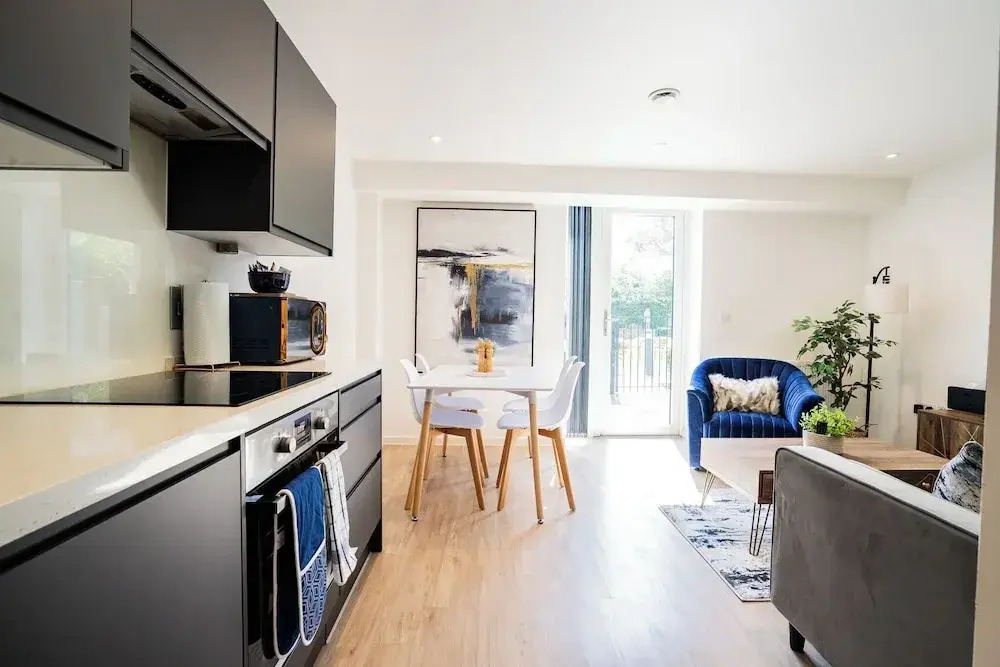 Coates House by Guestz
