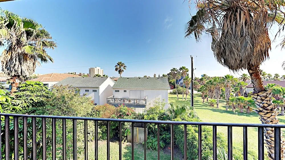 121E Venus Lane Condo - 1 Br condo by RedAwning