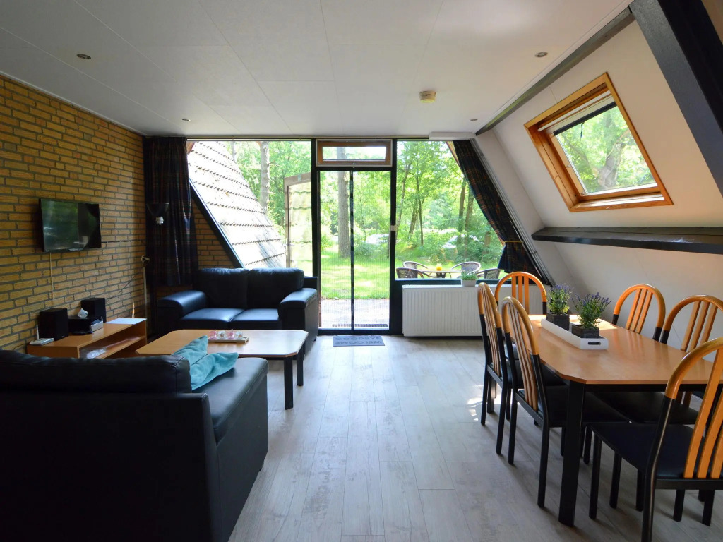 Family Bungalow by the Fen