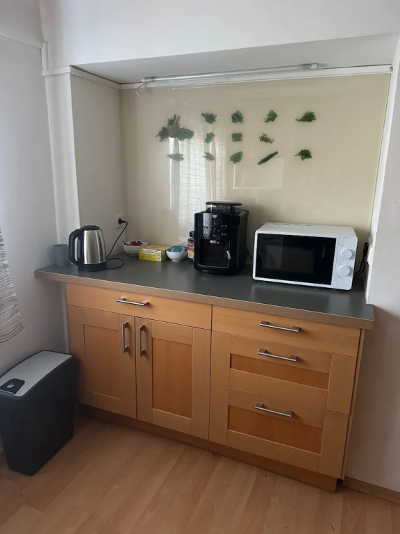 2 Bedrooms, 2 Baths House With a Living Room & an Upstairs Reception rea