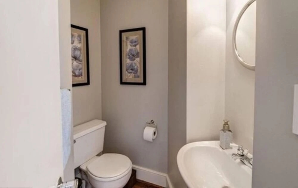 A Fabulous Washington DC 2BR 2 5BA Victorian Row Bi-Level Apartment 4 Guests