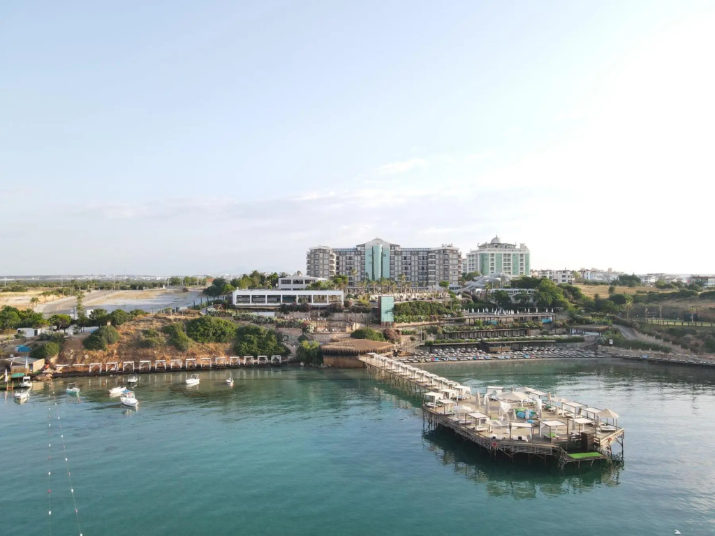 LAUR HOTELS Experience & Elegance