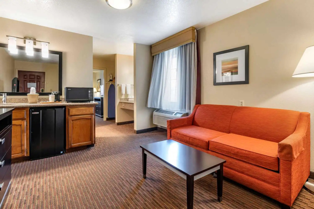 Best Western Luxury Inn