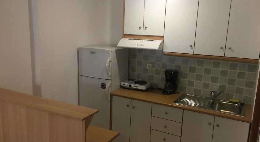 Lambrakis Studios & Apartments