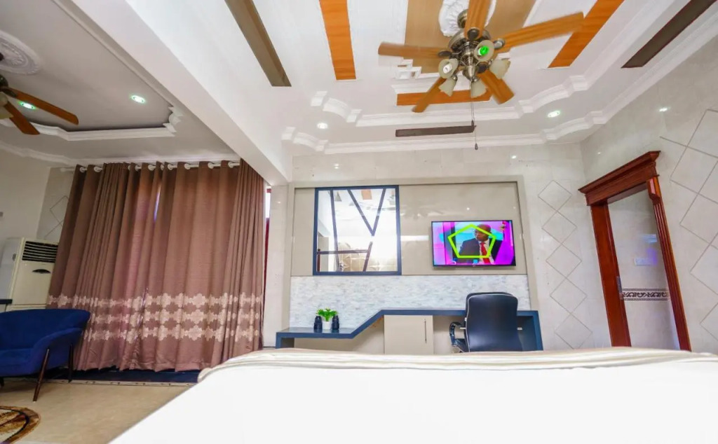 Lantana Hotel