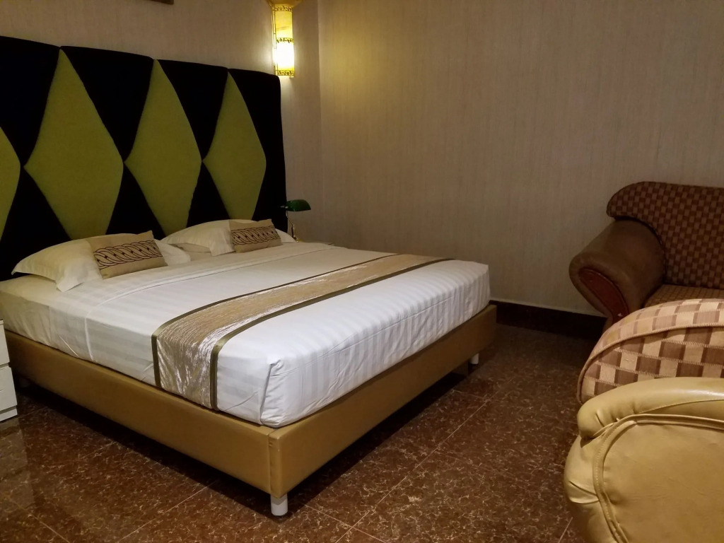 Fortune 1127 - Central Hotel