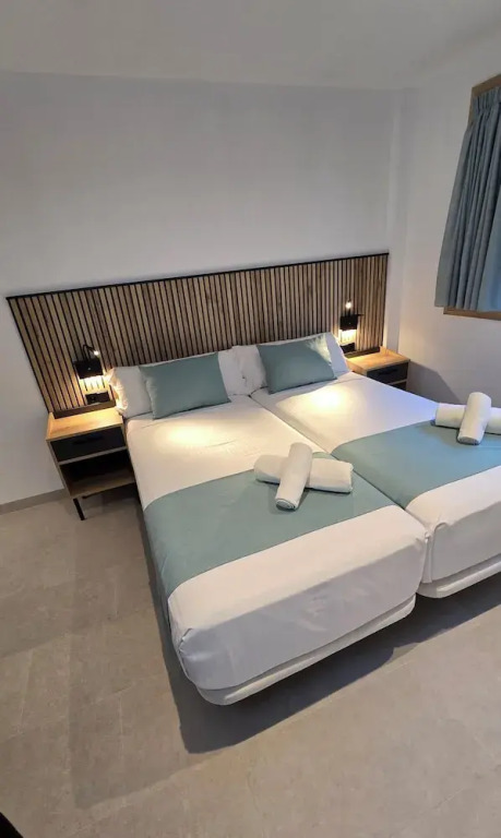 Hostal Rambla 24 by Holihome