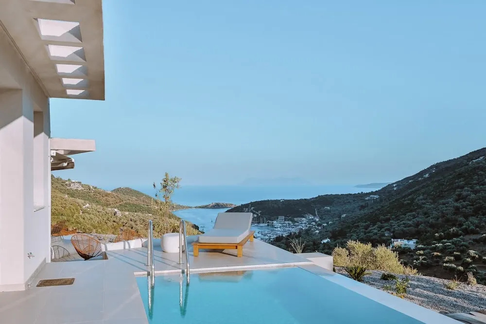 Luxury Villas Theros with private pools