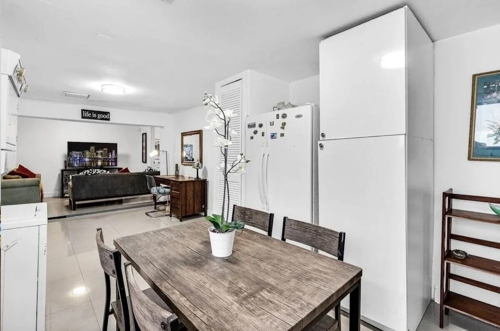 Ultimate Miami Headquarters 4 Car Parking Pet Friendly & Private Patio