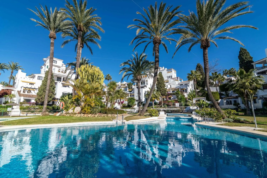 Newly renovated 3 bedroom apt next to Puerto Banús
