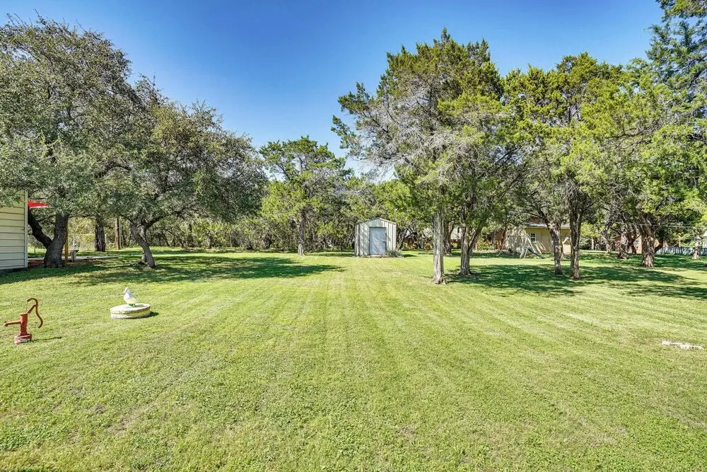 Granbury Cottage, Steps to Lake & Dock!