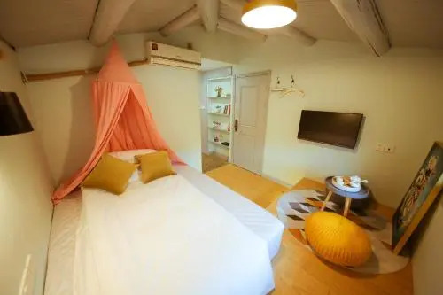 Blooming Lotus Hostel