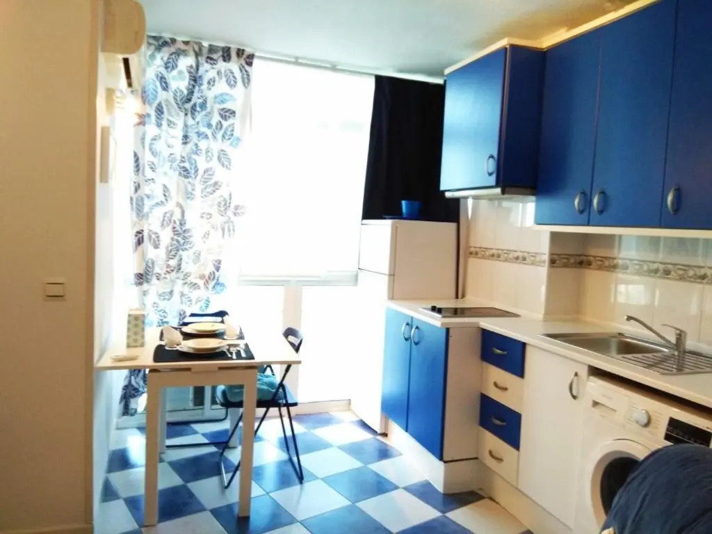 M3 904 Azul Mediterráneo bonito y confortable estudio