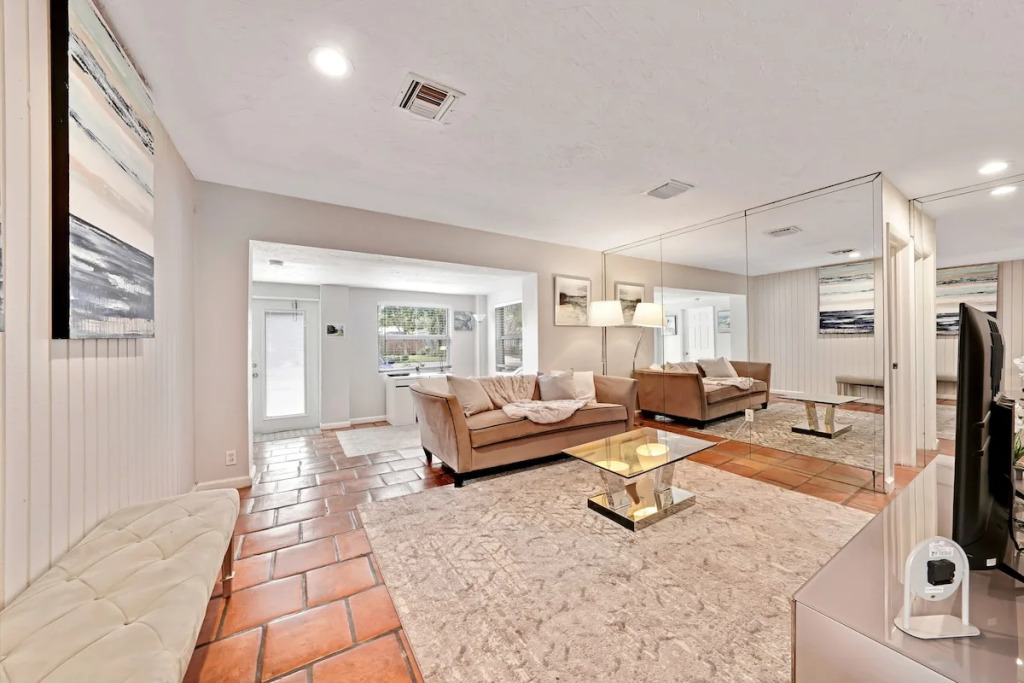 Poinsettia FTL Home by PMI