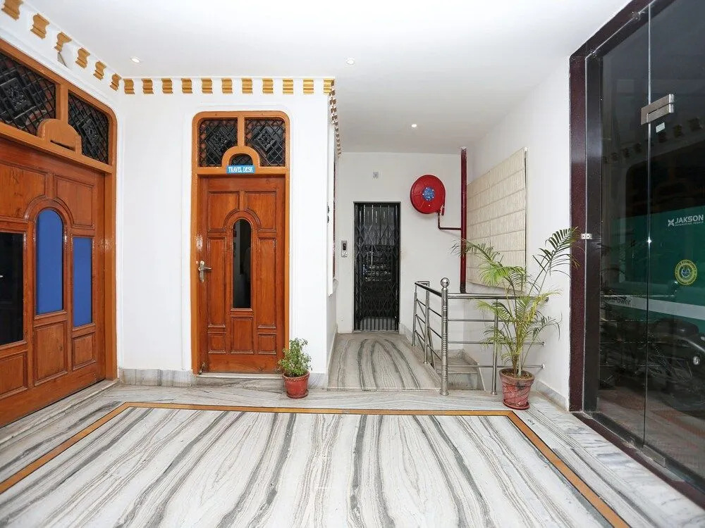 OYO Flagship 120 Gupta Inn Cantonment