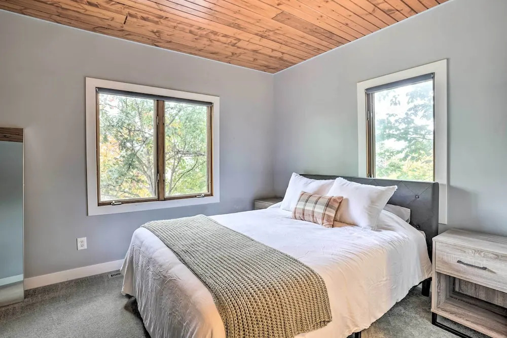 Minneapolis Townhome w/ Loft < 3 Mi to Dtwn!