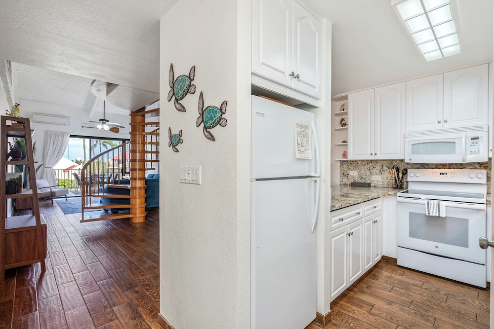 Kamaole Sands 7-405 - Stunning Renovation, Large Lanai, Ocean Views, Split AC!