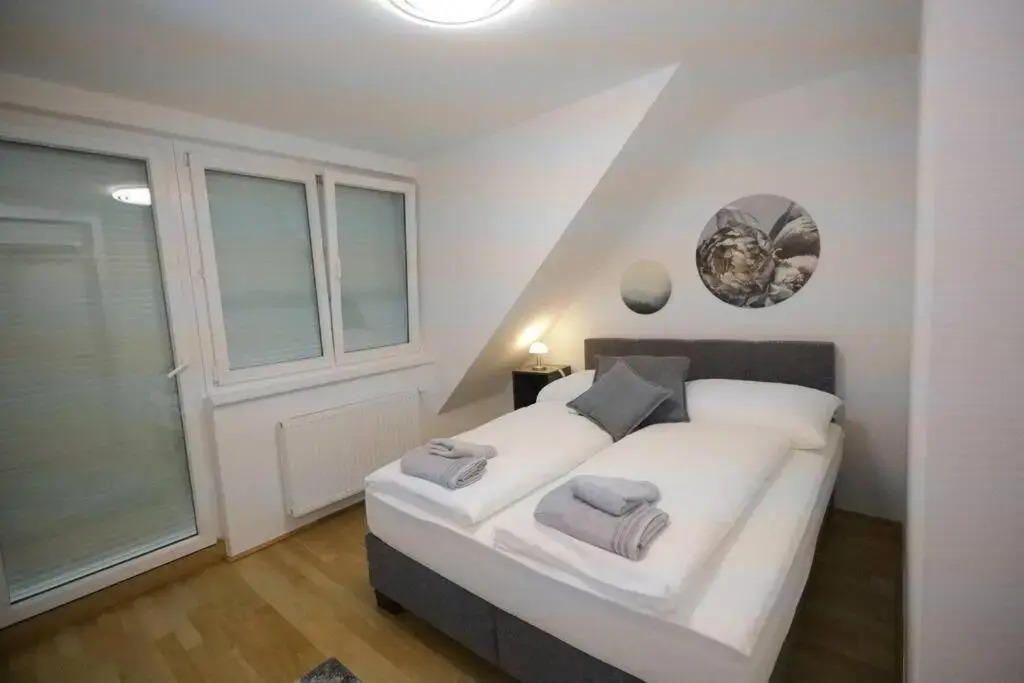 Charming Flat & Balcony near CentralStation Apt15
