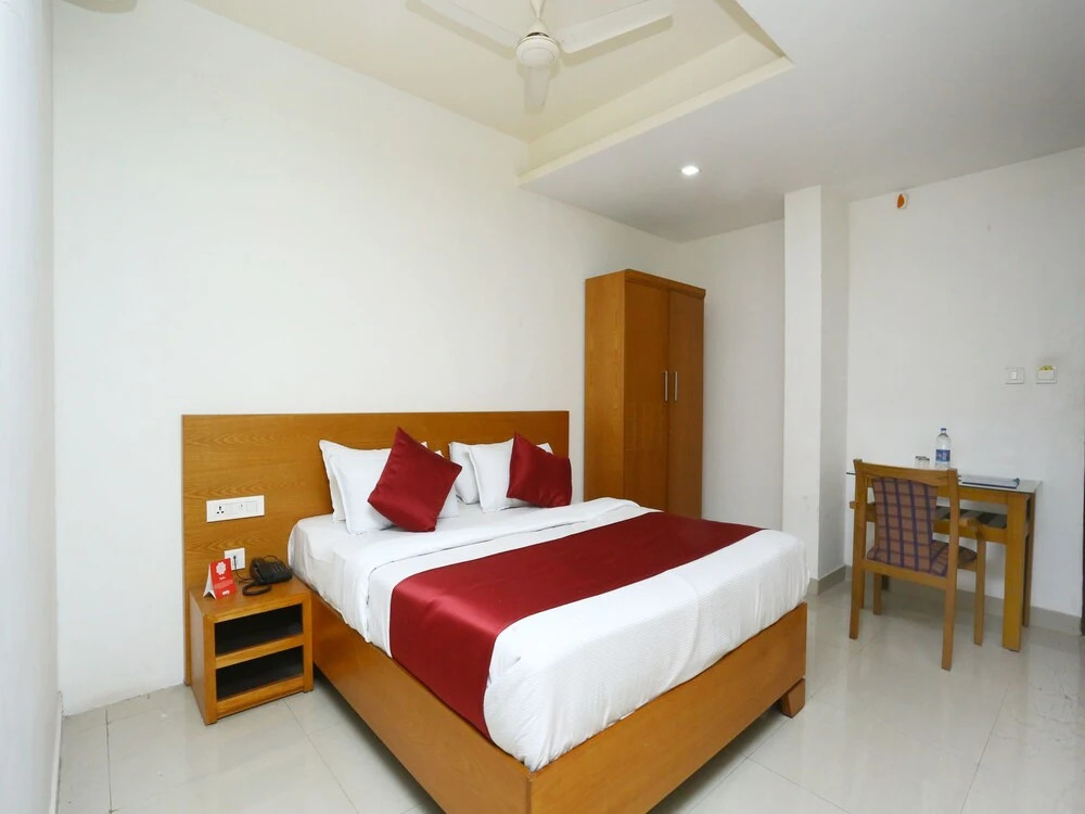 OYO 15560 Assent Inn